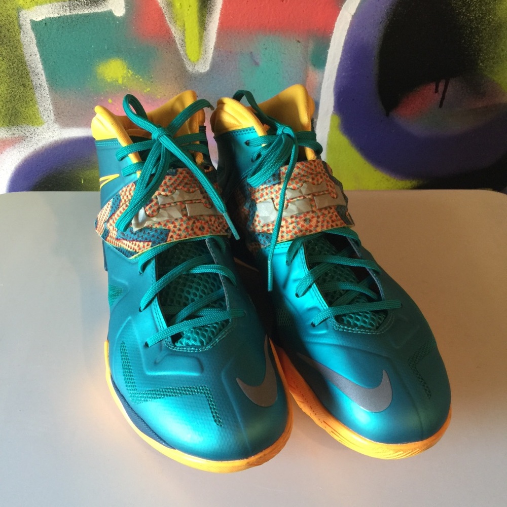 Nike LeBron Soldier VII size 10